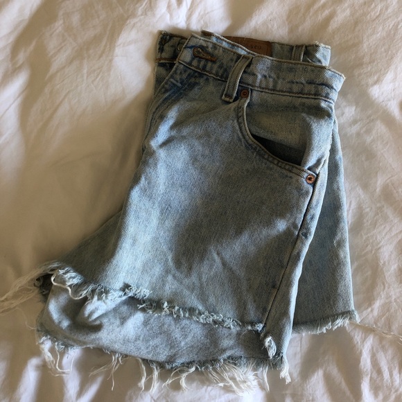Vintage light wash Levi cut-offs - Picture 1 of 5